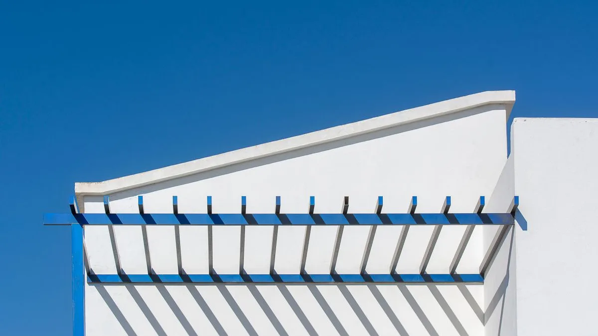 Aluminio o acero: qué material aguanta mejor la intemperie en una pérgola